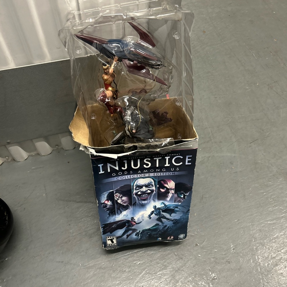 Injustice: Gods Among Us Collector's Edition Figurines